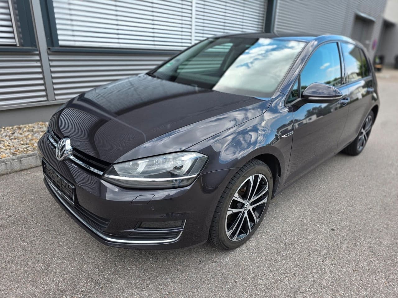 Volkswagen Golf 1.6 TDI BMT LOUNGE BiXenon/Navi — slika 1