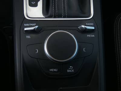 Audi Q2 30 TDI S tronic 2xS-LINE LED Navi B&O SHZ GRA — slika 16