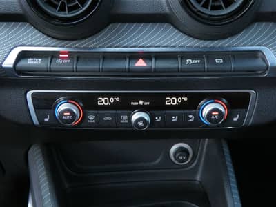 Audi Q2 30 TDI S tronic 2xS-LINE LED Navi B&O SHZ GRA — slika 15