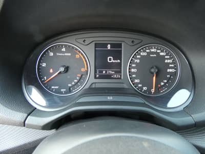 Audi Q2 30 TDI S tronic 2xS-LINE LED Navi B&O SHZ GRA — slika 13