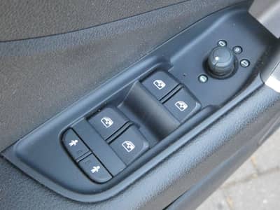 Audi Q2 30 TDI S tronic 2xS-LINE LED Navi B&O SHZ GRA — slika 19