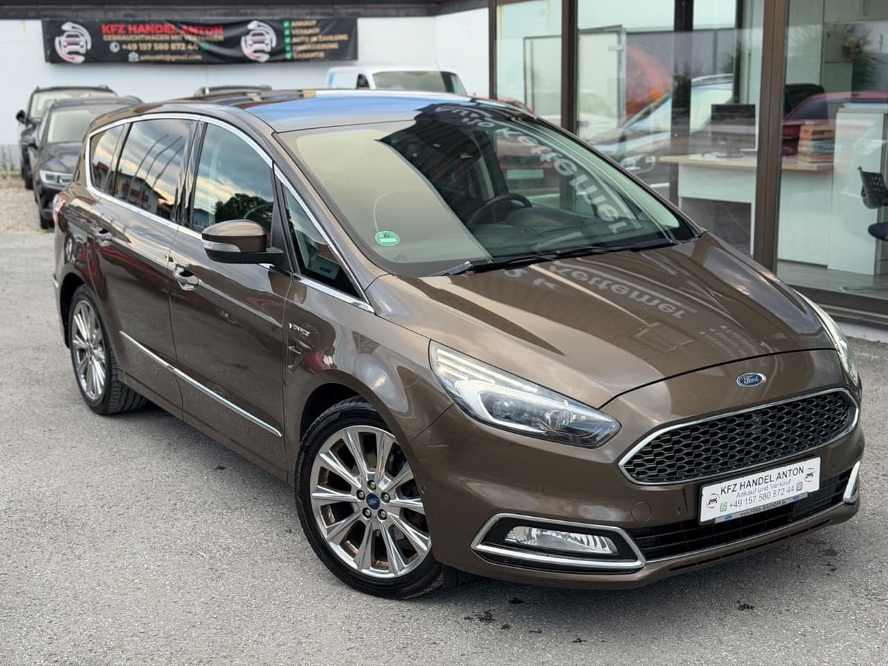 Ford S-MAX VIGNALE*NAVI*PANO*LED*7 Sitzer*LEDER* — slika 1