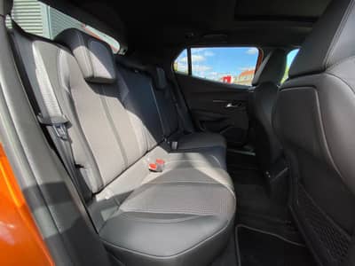 Peugeot 2008 GT ACC/Pano/Allwetter/LED/PDC+Kamera/Assist — slika 15