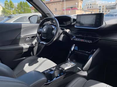 Peugeot 2008 GT ACC/Pano/Allwetter/LED/PDC+Kamera/Assist — slika 14