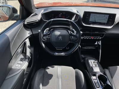 Peugeot 2008 GT ACC/Pano/Allwetter/LED/PDC+Kamera/Assist — slika 10