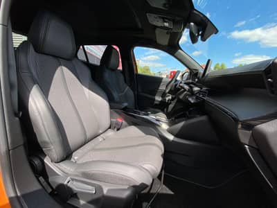 Peugeot 2008 GT ACC/Pano/Allwetter/LED/PDC+Kamera/Assist — slika 7