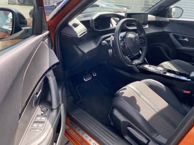 Peugeot 2008 GT ACC/Pano/Allwetter/LED/PDC+Kamera/Assist — slika 6