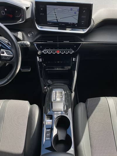 Peugeot 2008 GT ACC/Pano/Allwetter/LED/PDC+Kamera/Assist — slika 11