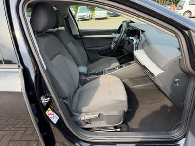 Volkswagen Golf VIII 2.0 TDI Move PANO HUD CAM AHK — slika 7