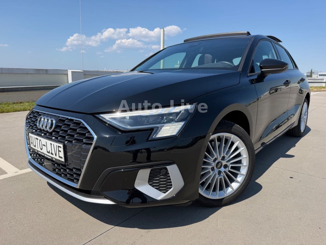 Audi A3 35 TDI*S TRONIC*PANORAMA*VIRTUAL*NAVI*MATRIX* — slika 1