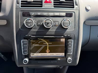 Volkswagen Touran LIFE 1.6TDI DSG*NAVI*KLIMA*PDC*75.000km* — slika 20