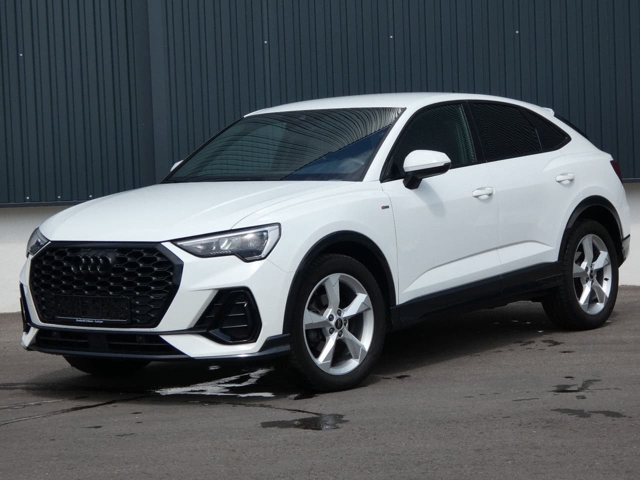 Audi Q3 35 TDI Sportback 2xS LINE LED Virtual RFK 19" — slika 1