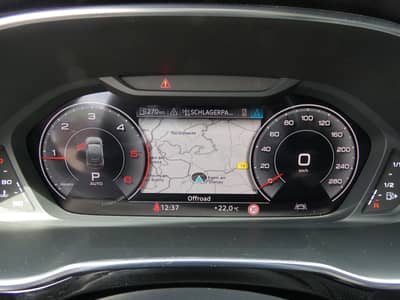 Audi Q3 35 TDI Sportback 2xS LINE LED Virtual RFK 19" — slika 13