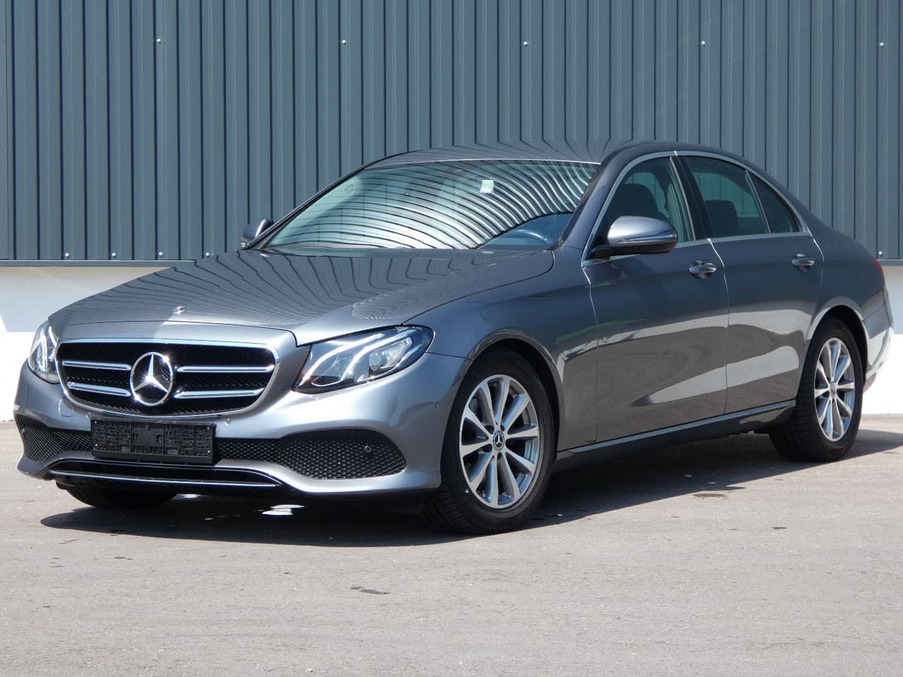 Mercedes-Benz E 200 d 9G 2.0L Avantgarde LED Navi CarPlay 2-Hd — slika 1