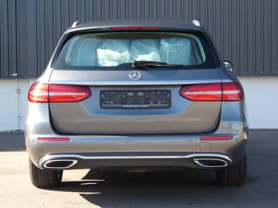 Mercedes-Benz E 200 d T 9G Avantgarde LED Nav AHK 2-Hand 8fach — slika 27