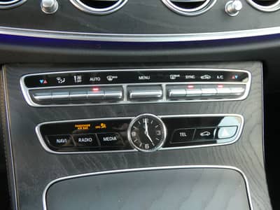 Mercedes-Benz E 200 d T 9G Avantgarde LED Nav AHK 2-Hand 8fach — slika 16