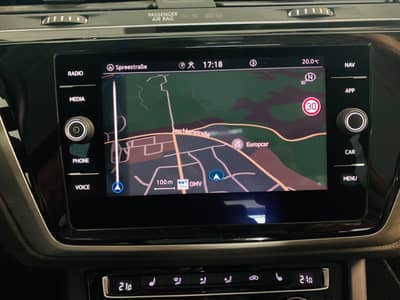 Volkswagen Touran Comfortline BMT°Alcantara°Massage°LED°SHZ — slika 15