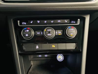 Volkswagen Touran Comfortline BMT°Alcantara°Massage°LED°SHZ — slika 8