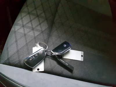Volkswagen Golf VIII 2.0TDI R-Line PANO LED CAM HUD KEYLESS — slika 5