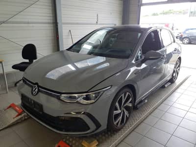 Volkswagen Golf VIII 2.0TDI R-Line PANO LED CAM HUD KEYLESS — slika 2