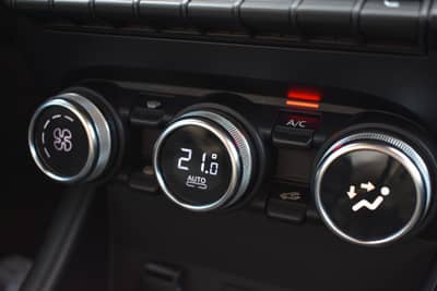 Renault Captur II Intens KEYLESS/AHK/TEMP/KAMERA/LED/DAB — slika 19