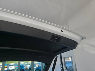 Skoda OCTAVIA COMBI L&K 2.0 TDI"LED"KAMER"TEMP"DIGITAL — slika 23