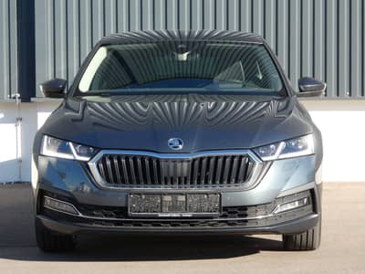 Skoda Octavia 2.0 TDI DSG Virtual Matrix STHZ HUD HiFi — slika 31