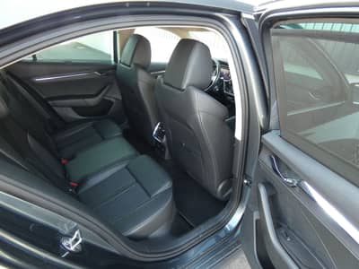 Skoda Octavia 2.0 TDI DSG Virtual Matrix STHZ HUD HiFi — slika 6