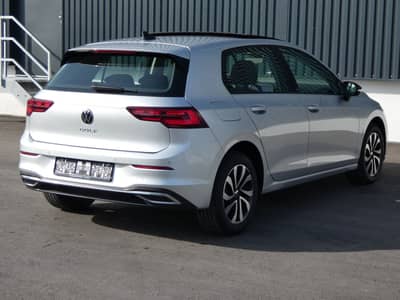 Volkswagen Golf 2.0 TDI Matrix-LED Navi Panorama Kamera ACC — slika 31