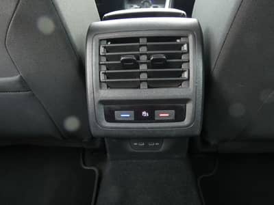 Volkswagen Golf 2.0 TDI Matrix-LED Navi Panorama Kamera ACC — slika 19