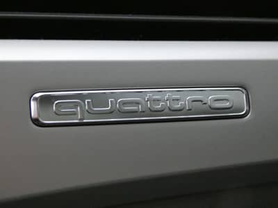 Audi A4 40 TDI S tronic Quattro LED Navi ACC 1-Hd 18" — slika 16