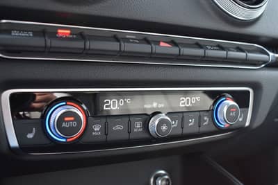 Audi RS3 Sportback 2.5 TFSI quattro Keyless /B&O/ — slika 17