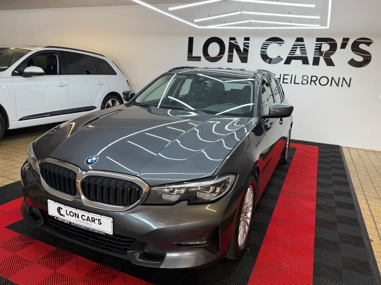 BMW 318 d Sport Line/Navi/LED/Leder/Virtual/TOP — slika 1